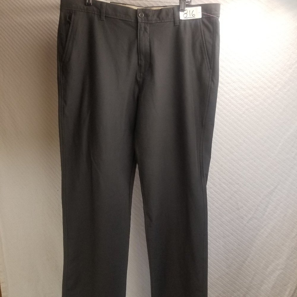 816 - Dockers 38W 34L Comfort Fit Chinos